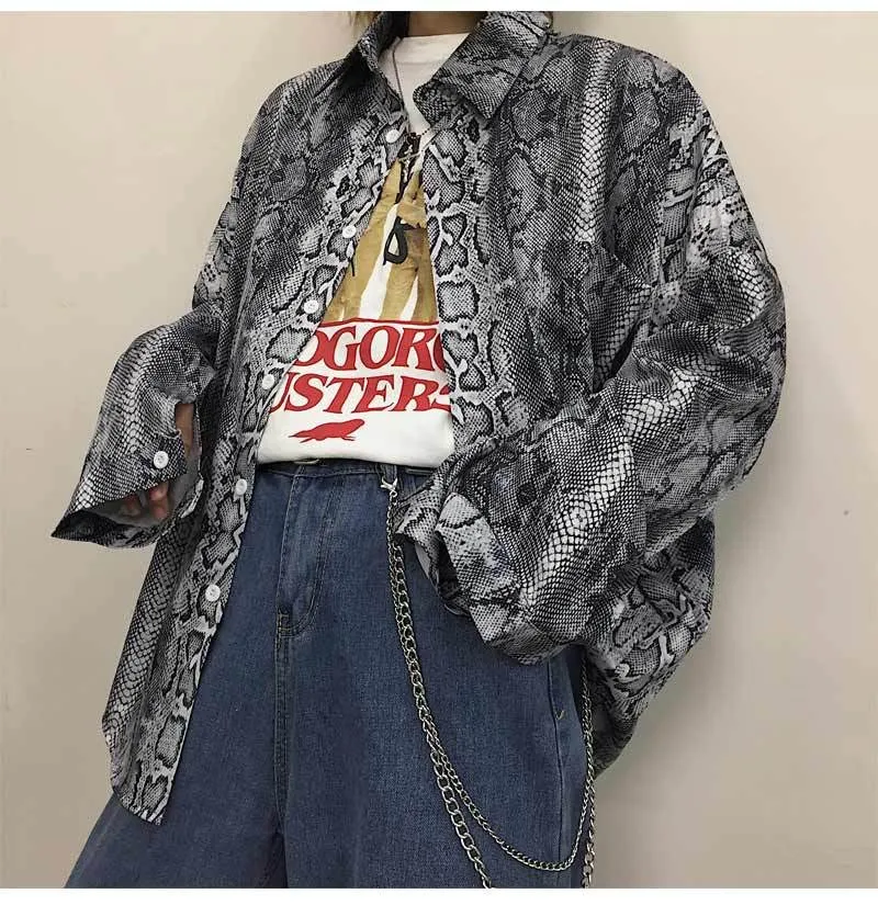 2019 Women Vintage Snake Printed Blouse Fashion Long Sleeve Shirts Button Female Turn Down Collar Tops
2019 Women Vintage Snake Printed Blouse Fashion Long Sleeve Shirts Button Female Turn Down Collar Tops