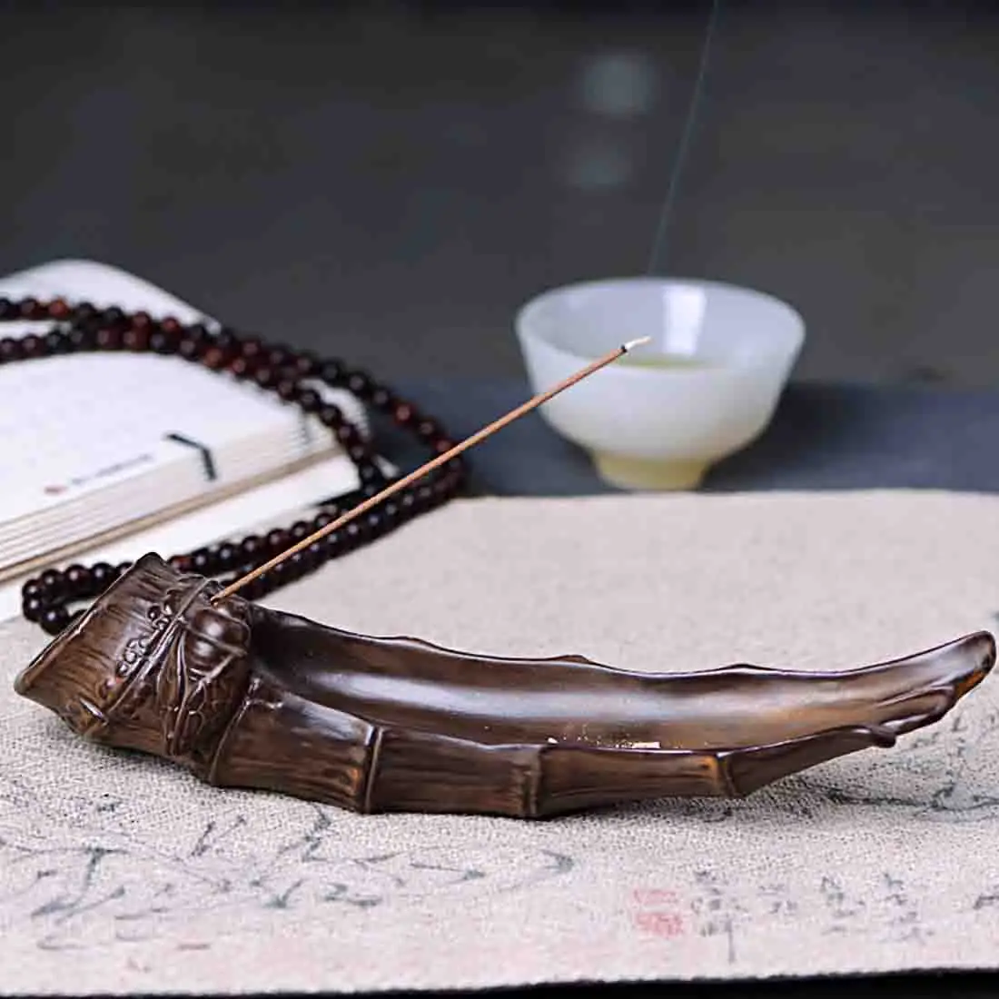 Traditional Ceramic Burner Incense Seat Bamboo Shape Incense Stick Holder Creative Home Office Teahouse Bouddha Decoration
Traditional Ceramic Burner Incense Seat Bamboo Shape Incense Stick Holder Creative Home Office Teahouse Bouddha Decoration