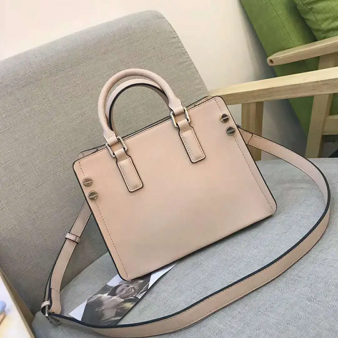Korean Version of Simple Solid Cowhide Handbag Fashion Tot Joker Hand Bill of Lading Shoulder Handbag
Korean Version of Simple Solid Cowhide Handbag Fashion Tot Joker Hand Bill of Lading Shoulder Handbag