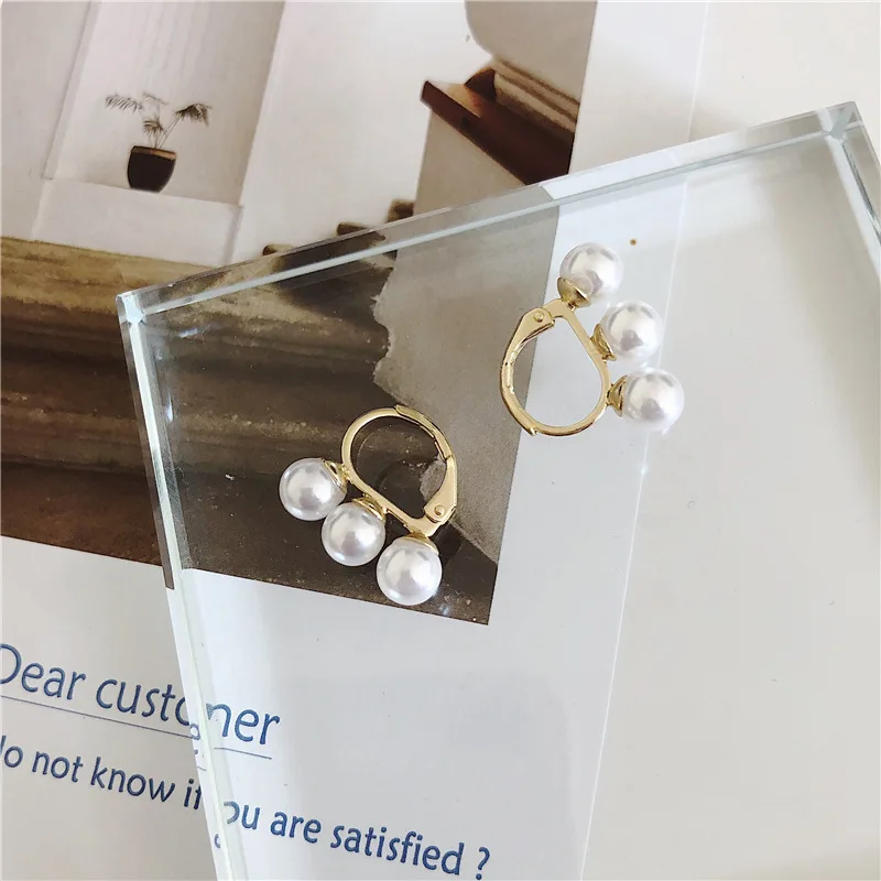 2019 New Small Three Pearls Stud Earrings for Women Simple Minimalist Earrings Hoops Weddings Chandelier Earrings Jewelry
2019 New Small Three Pearls Stud Earrings for Women Simple Minimalist Earrings Hoops Weddings Chandelier Earrings Jewelry