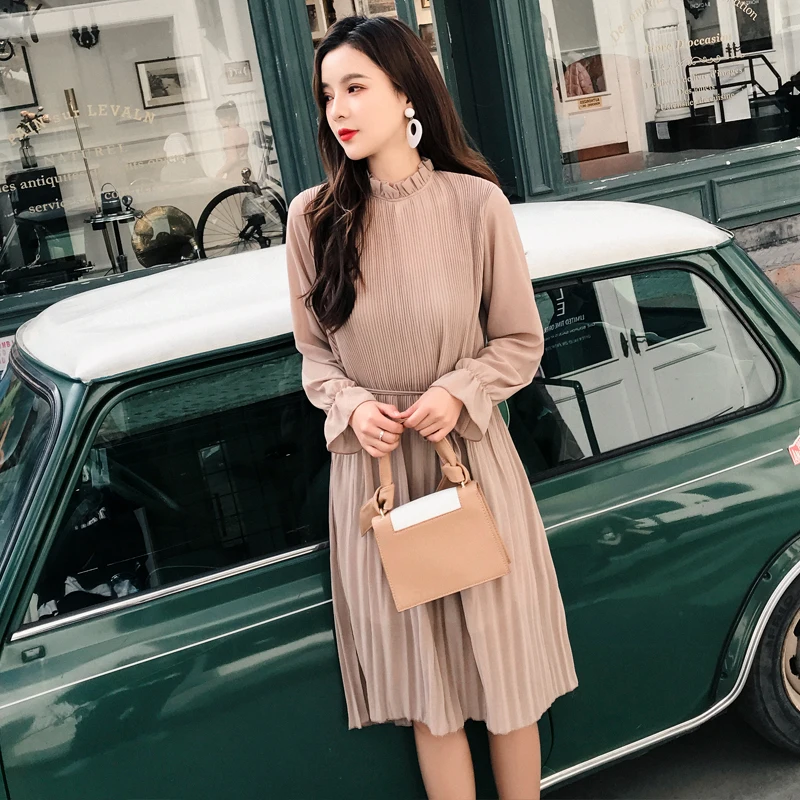 2019 New Women Chiffon Dresses Spring Summer Long Sleeve Solid Dresses With Belt Female Pleated Flare Sleeve Stand Collar Dress
2019 New Women Chiffon Dresses Spring Summer Long Sleeve Solid Dresses With Belt Female Pleated Flare Sleeve Stand Collar Dress