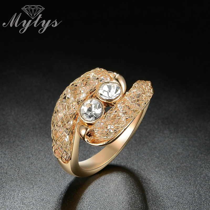 Mytys Wholesale Crystal Mesh Net Rings for Women Gift New Fashion Wire Mesh Tube Design Rings Jewelry R1205
Mytys Wholesale Crystal Mesh Net Rings for Women Gift New Fashion Wire Mesh Tube Design Rings Jewelry R1205