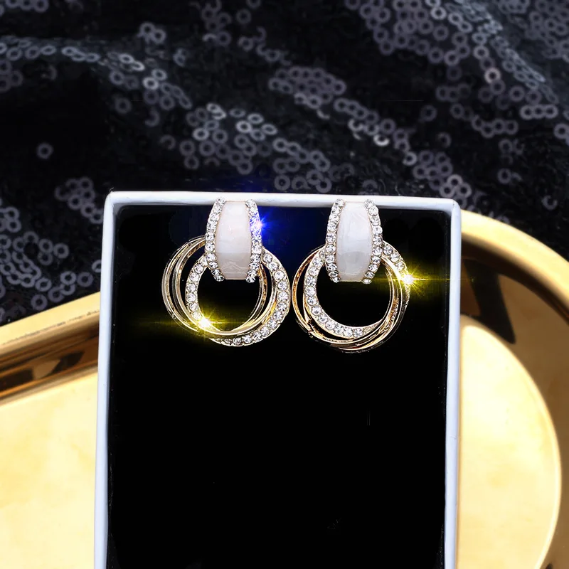 Trendy big circle crystal pendant earrings women fashion statement earrings 2019 acrylic sliver drop geometric jewelry earrings
Trendy big circle crystal pendant earrings women fashion statement earrings 2019 acrylic sliver drop geometric jewelry earrings