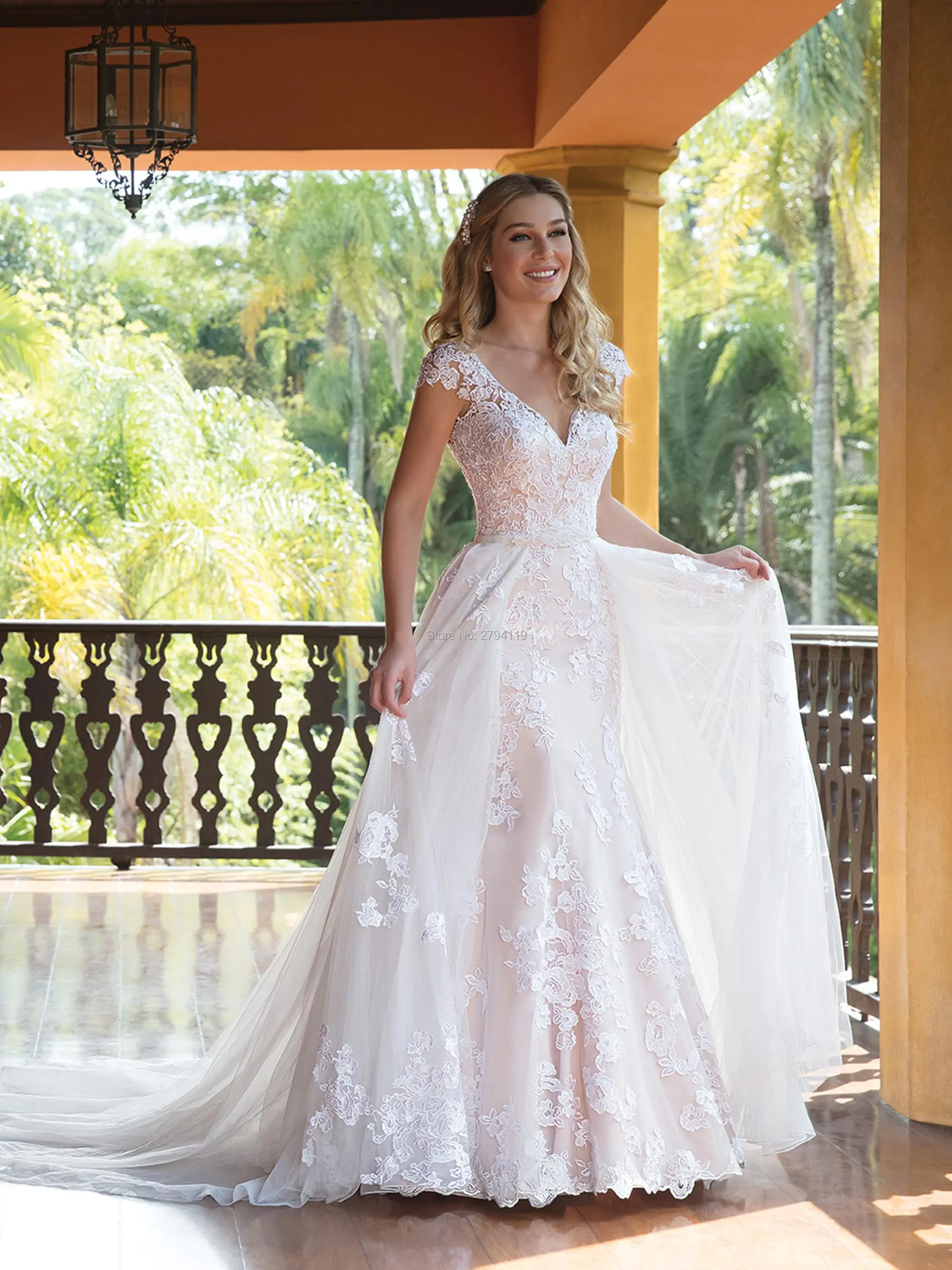 A-line wedding dress sleeveless backless wedding gown Custom made marriage dress lace vestido de noiva zipper bridal dress 2019
A-line wedding dress sleeveless backless wedding gown Custom made marriage dress lace vestido de noiva zipper bridal dress 2019