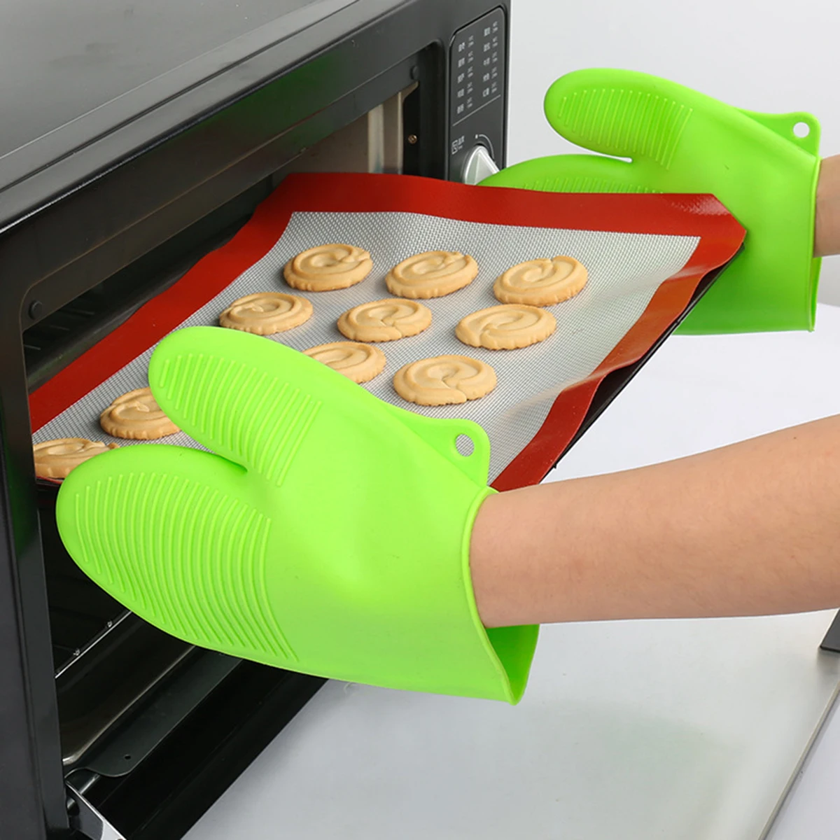 2Pcs Silicone Oven Mitts Heat Resistant Anti-Scald Anti-Skid Kitchen Use Oven Gloves (Sky-Blue/Candy Orange)
2Pcs Silicone Oven Mitts Heat Resistant Anti-Scald Anti-Skid Kitchen Use Oven Gloves (Sky-Blue/Candy Orange)