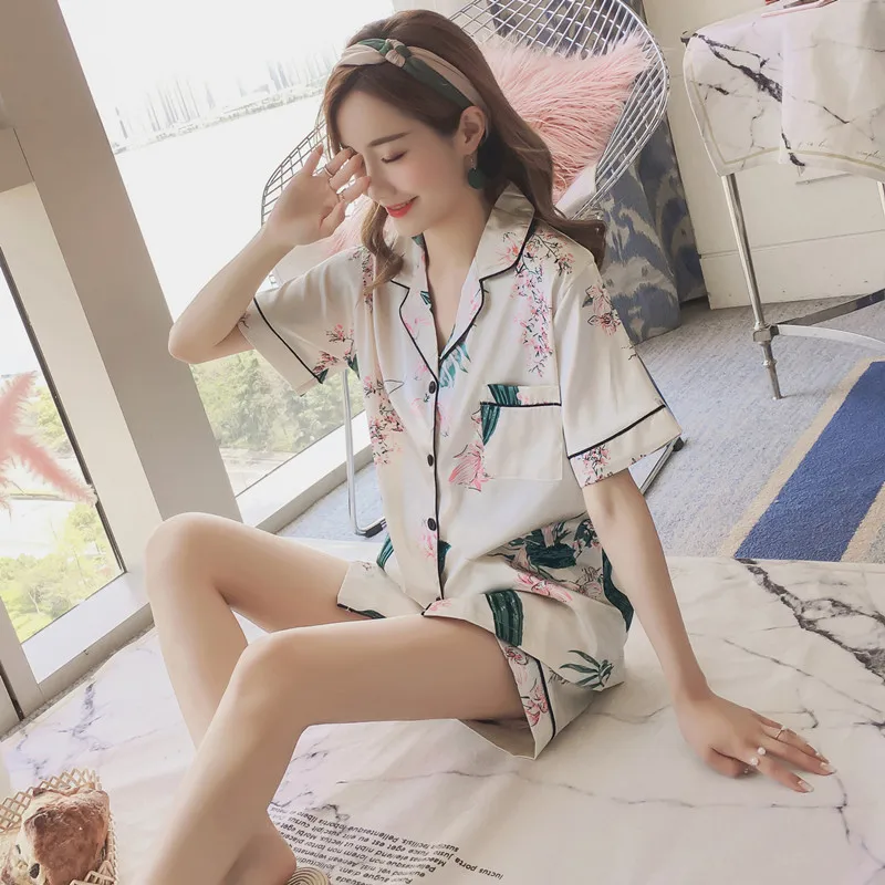 2019 Pajamas Women Summer Lce Silk Short Sleeve Tops Set Female Pajamas Set Sleepwear Suits Shorts Pyjama Femme
2019 Pajamas Women Summer Lce Silk Short Sleeve Tops Set Female Pajamas Set Sleepwear Suits Shorts Pyjama Femme