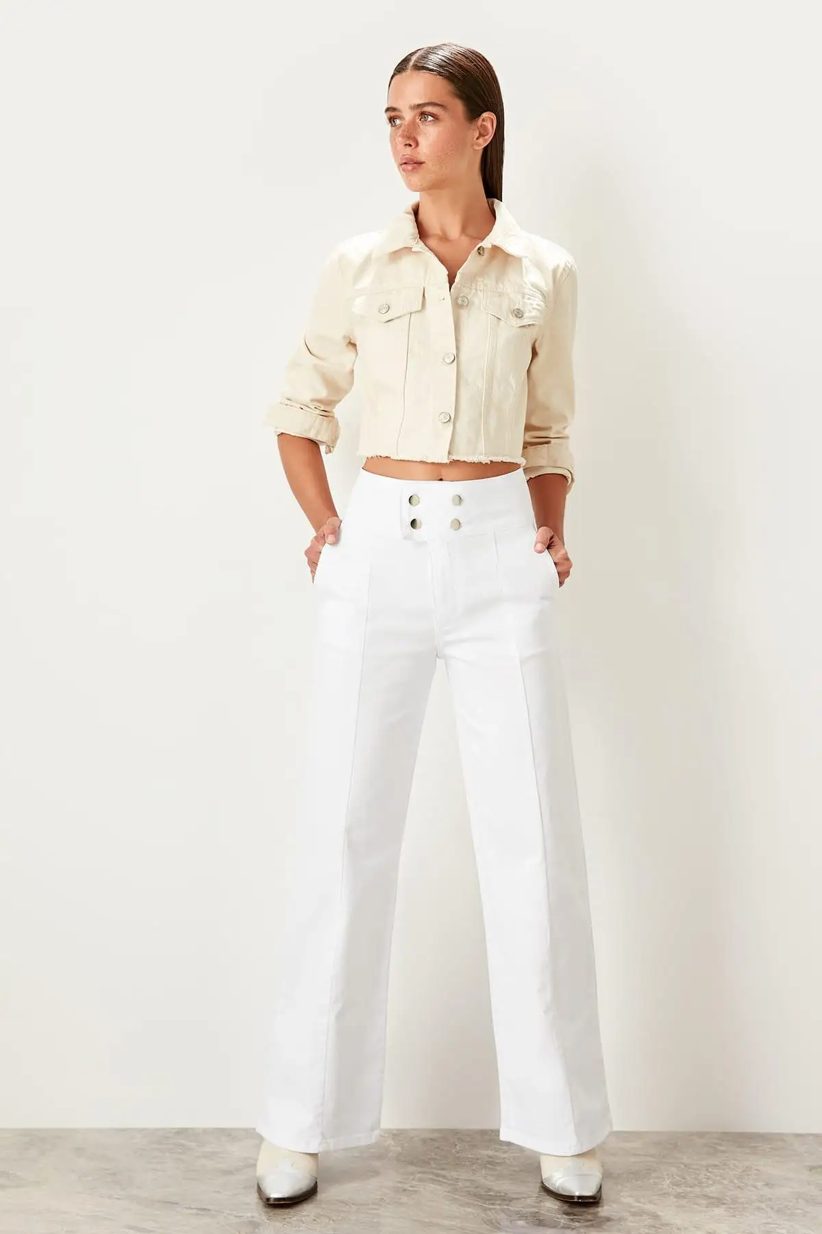 Trendyol White Button Detail Super High Waist Wide Leg Jeans Woman TWOSS19LR0249
Trendyol White Button Detail Super High Waist Wide Leg Jeans Woman TWOSS19LR0249
