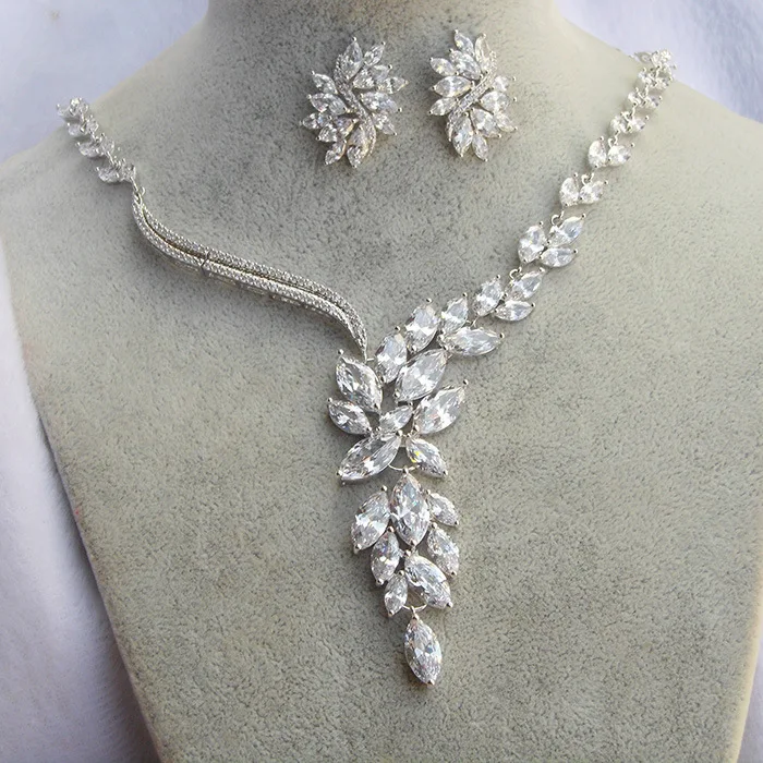 European and American bridal suit evening dress earrings necklace popular female ornaments J5105
European and American bridal suit evening dress earrings necklace popular female ornaments J5105