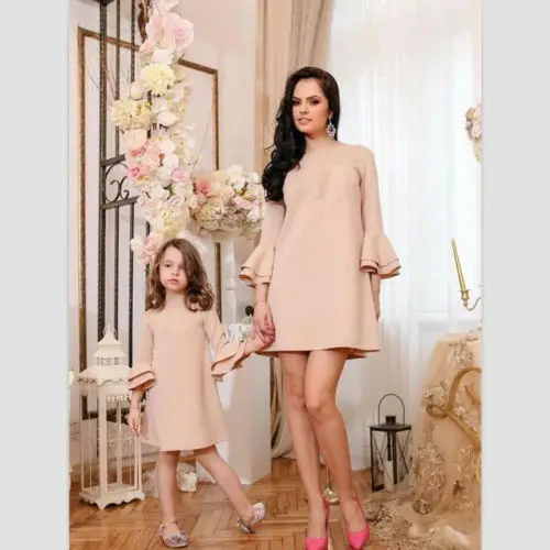 Mother Daughter dress Casual Evening Party Maxi Dress Ruffle Long Sleeve Mommy and Me clothes Family Matching Outfits
Mother Daughter dress Casual Evening Party Maxi Dress Ruffle Long Sleeve Mommy and Me clothes Family Matching Outfits