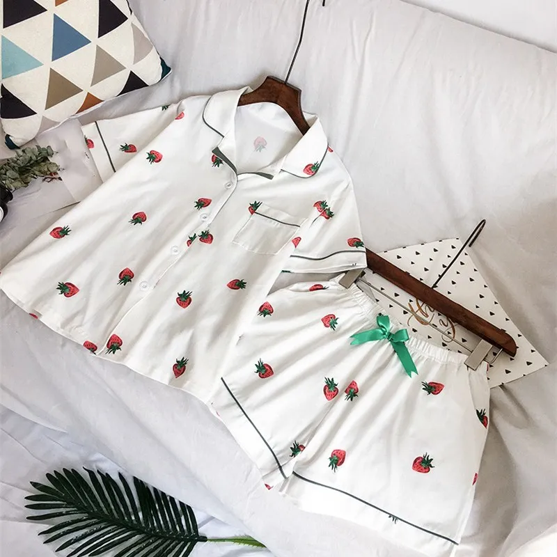 Hot Sale Female Print Pockets Bow Shorts Kawaii Pajama Suits Shorts Girls Turn-Down Collar Short Sleeve Two Piece Set Sleepwear
Hot Sale Female Print Pockets Bow Shorts Kawaii Pajama Suits Shorts Girls Turn-Down Collar Short Sleeve Two Piece Set Sleepwear