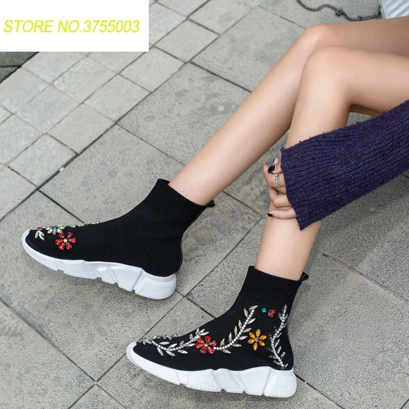 New Crystal pearl embellished Knitted Elastic Ankle Boots for women embroidery flowers platform Flat casual sneakers Socks Shoes
New Crystal pearl embellished Knitted Elastic Ankle Boots for women embroidery flowers platform Flat casual sneakers Socks Shoes