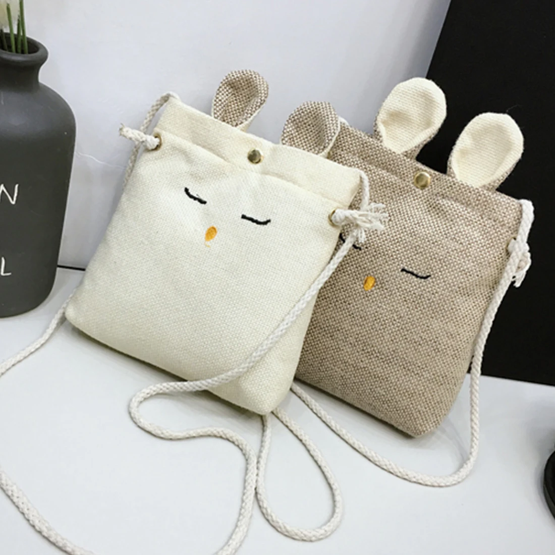 Hot Sell Kawaii Rabbit Style Cartoon Handbag Canvas Cotton Linen Small Cute Bags for Girls Kids Shoulder Bags with Rope Strap 
Hot Sell Kawaii Rabbit Style Cartoon Handbag Canvas Cotton Linen Small Cute Bags for Girls Kids Shoulder Bags with Rope Strap