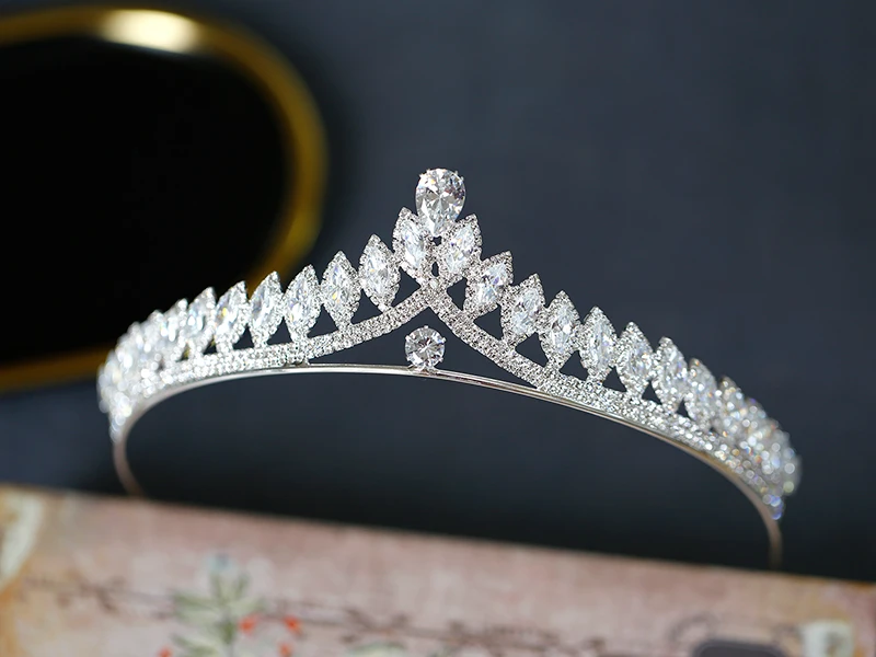 Gorgeous Wedding Tiara Zirconia Crystal Jewelry Diadem Bridal Crown Queen Tiaras Rhinestone Girl Bride Hair Jewelry u452
Gorgeous Wedding Tiara Zirconia Crystal Jewelry Diadem Bridal Crown Queen Tiaras Rhinestone Girl Bride Hair Jewelry u452