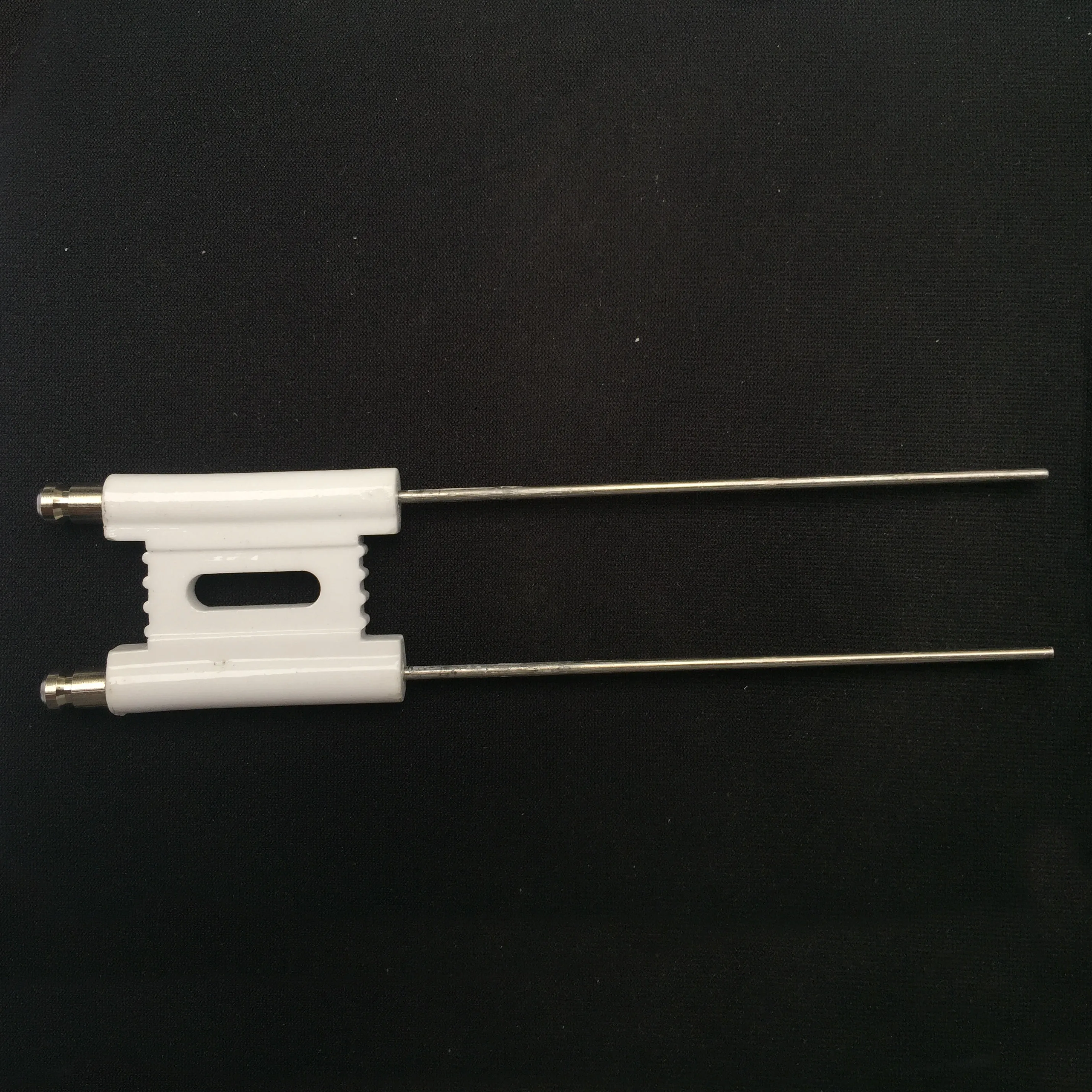 H Lengthen type Ignition Electrodes for Oil Burner ceramic electrode,double pole Ignition Electrode, Ceramic firing needle
H Lengthen type Ignition Electrodes for Oil Burner ceramic electrode,double pole Ignition Electrode, Ceramic firing needle