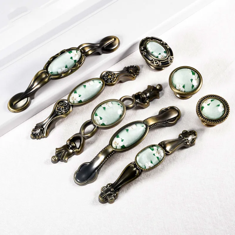 Retro Flower Furniture Handle Elegant Vintage Bronze Kitchen Cabinet Knobs And Handles Wardrobe Cupboard Door Handle Drawer Pull
Retro Flower Furniture Handle Elegant Vintage Bronze Kitchen Cabinet Knobs And Handles Wardrobe Cupboard Door Handle Drawer Pull