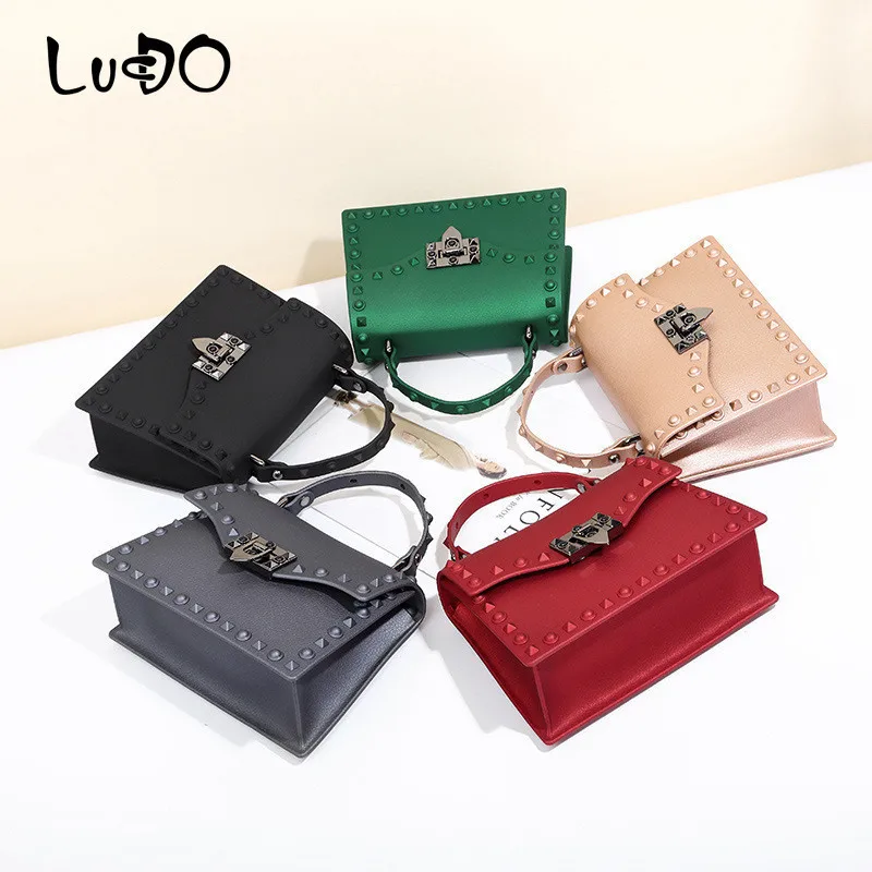 LUCDO New Women PVC Messenger Bags Luxury Handbags Women Bags Designer Jelly Bag Fashion Shoulder Bag Female Handbag sac a main
LUCDO New Women PVC Messenger Bags Luxury Handbags Women Bags Designer Jelly Bag Fashion Shoulder Bag Female Handbag sac a main