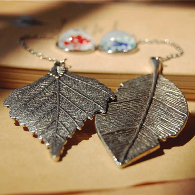 Ancient Silver Leaf Bookmark Kawaii Berry Ball Pendant Metal Book Marks For Girls Gifts Korean Stationery Office School Supplies
Ancient Silver Leaf Bookmark Kawaii Berry Ball Pendant Metal Book Marks For Girls Gifts Korean Stationery Office School Supplies