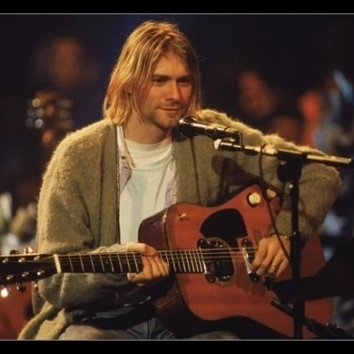 Kurt Cobain-Unplugged Pic ламинированный и Обрамленный плакат (36X24) | Дом сад