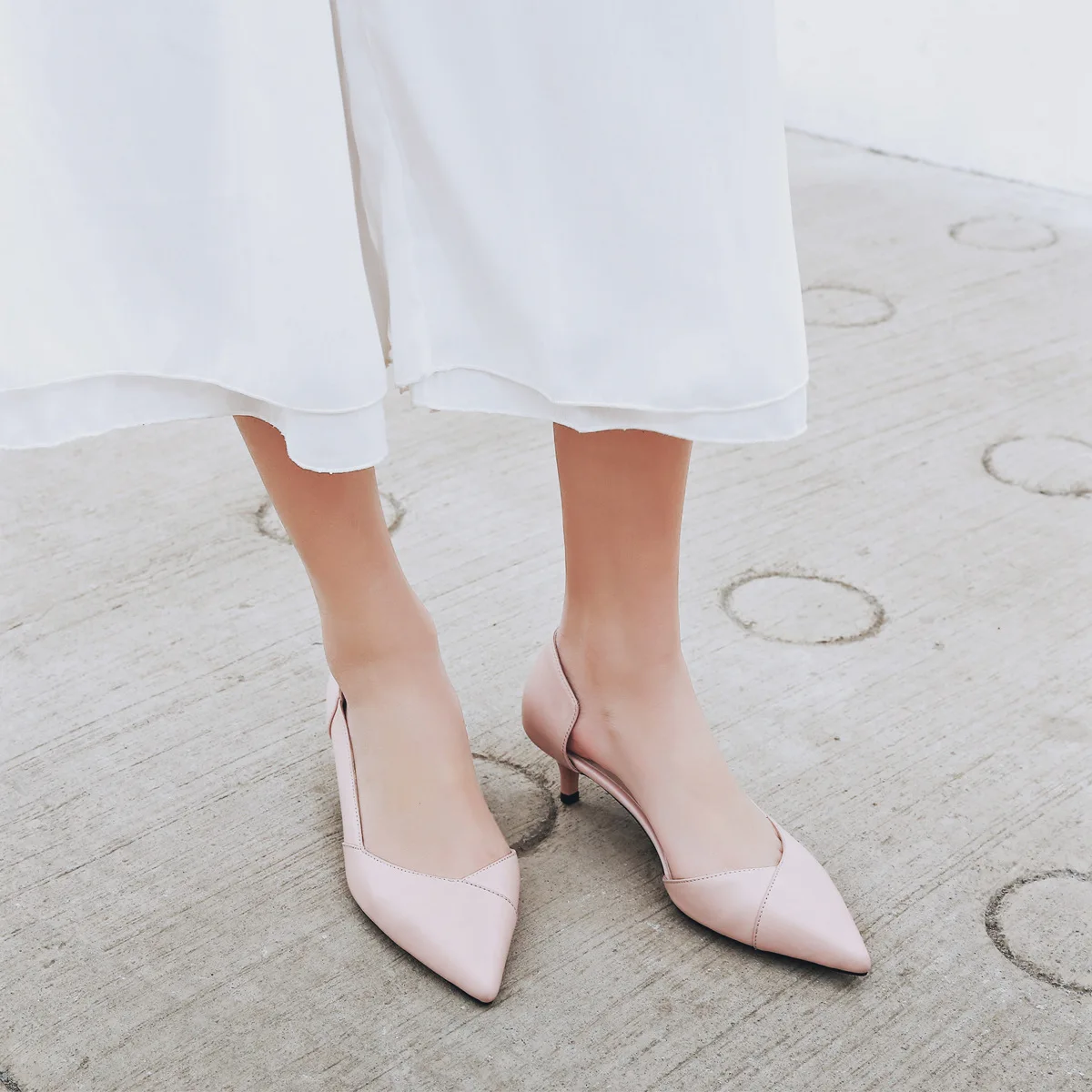 Fashion Women Shoes in Mid High Heels Solid Color White Pink Ladies Casual Shoe Summer Pointed toe Slip on Pumps
Fashion Women Shoes in Mid High Heels Solid Color White Pink Ladies Casual Shoe Summer Pointed toe Slip on Pumps
