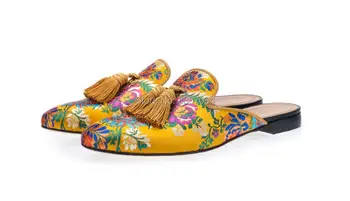 SHOOEGLE Multi-color Embroidered Canvas Shoes Men Fringed Casuals Flats Sexy Tassel Mules Slip on Slippers Fashion Shoes Men
SHOOEGLE Multi-color Embroidered Canvas Shoes Men Fringed Casuals Flats Sexy Tassel Mules Slip on Slippers Fashion Shoes Men