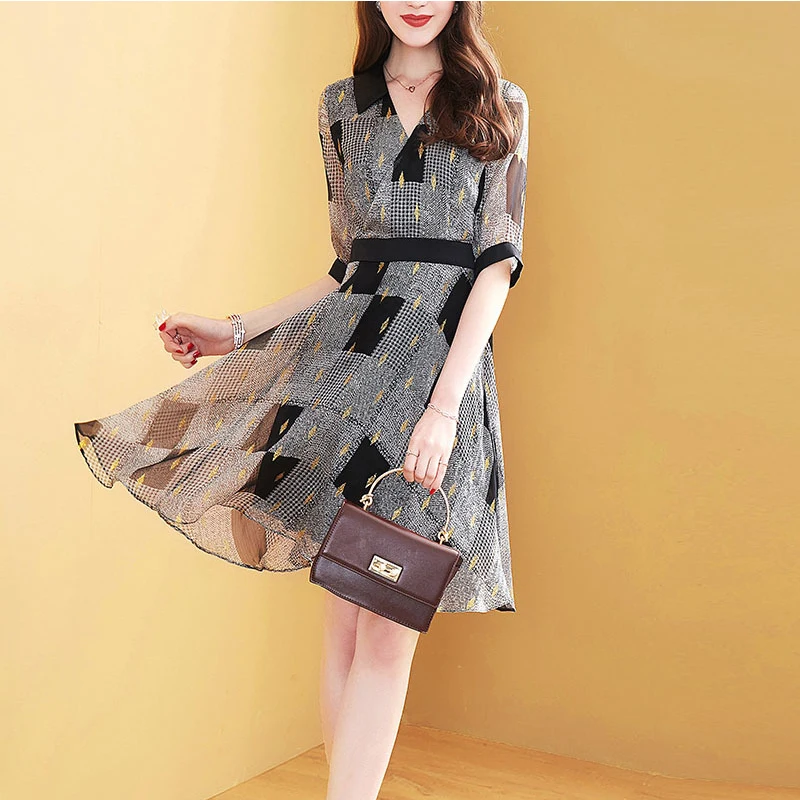 Sexy V-collar Chiffon Dresses with Thousand Birds Chequer New Mid-long A-shaped Dresses in Summer 2019 elegant bodycon dress
Sexy V-collar Chiffon Dresses with Thousand Birds Chequer New Mid-long A-shaped Dresses in Summer 2019 elegant bodycon dress