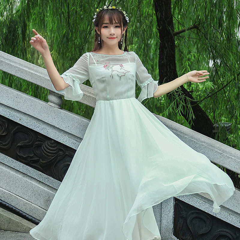 2019 summer women's art retro embroidered trumpet sleeves fake two pieces chiffon long dress Tang suit Chinese style
2019 summer women's art retro embroidered trumpet sleeves fake two pieces chiffon long dress Tang suit Chinese style
