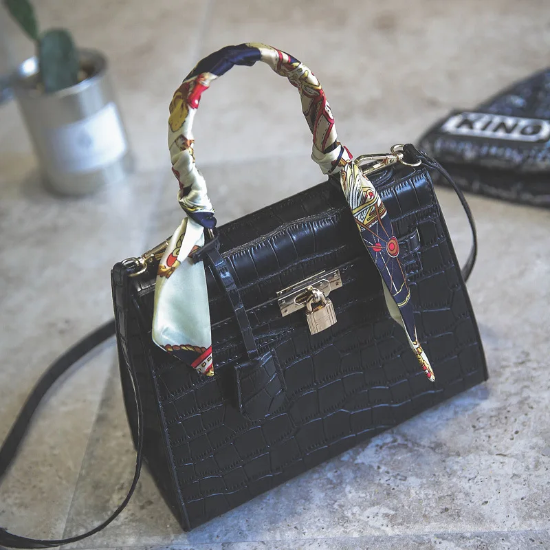 2018 WOMEN'S CLUTCH BAG NEW CROCHET BAG FASHION LOCK HANDBAG SHOULDER MESSENGER BAG IN EUROPE AND AMERICA LADIES HAND BAGS PURSE
2018 WOMEN'S CLUTCH BAG NEW CROCHET BAG FASHION LOCK HANDBAG SHOULDER MESSENGER BAG IN EUROPE AND AMERICA LADIES HAND BAGS PURSE