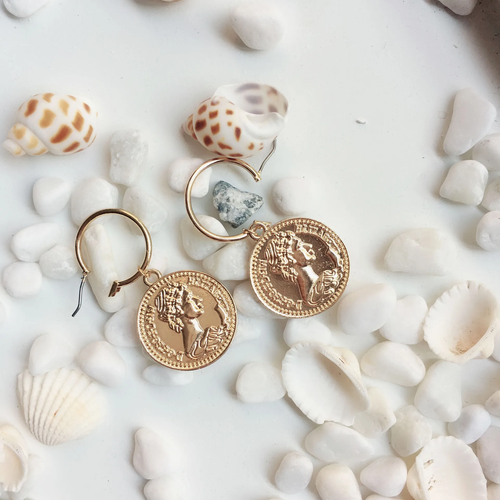 Trendy Vintage Medusa Zinc Alloy Coin Portrait Pendant Drop Dangle Earrings Gold Ethnic For Women Women Charm Jewelry Gift
Trendy Vintage Medusa Zinc Alloy Coin Portrait Pendant Drop Dangle Earrings Gold Ethnic For Women Women Charm Jewelry Gift