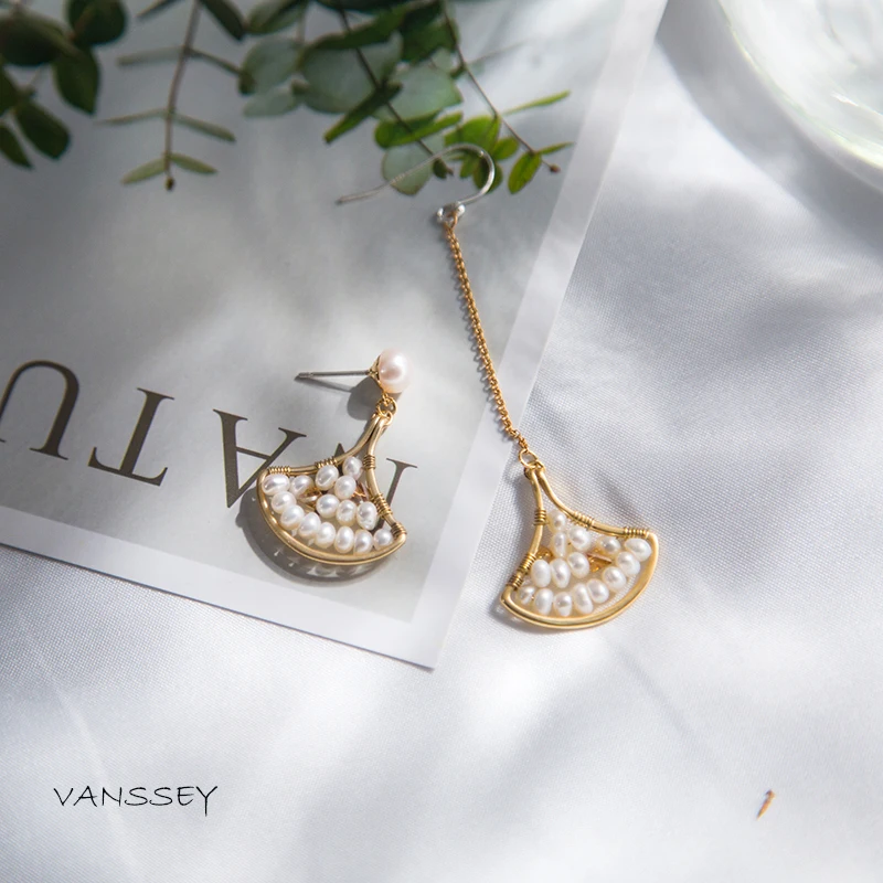 Vanssey Vintage Fashion Handmade Fan Natural Pearl Asymmetrical Dangle Earrings Party Wedding Accessories for Women 2018 New
Vanssey Vintage Fashion Handmade Fan Natural Pearl Asymmetrical Dangle Earrings Party Wedding Accessories for Women 2018 New