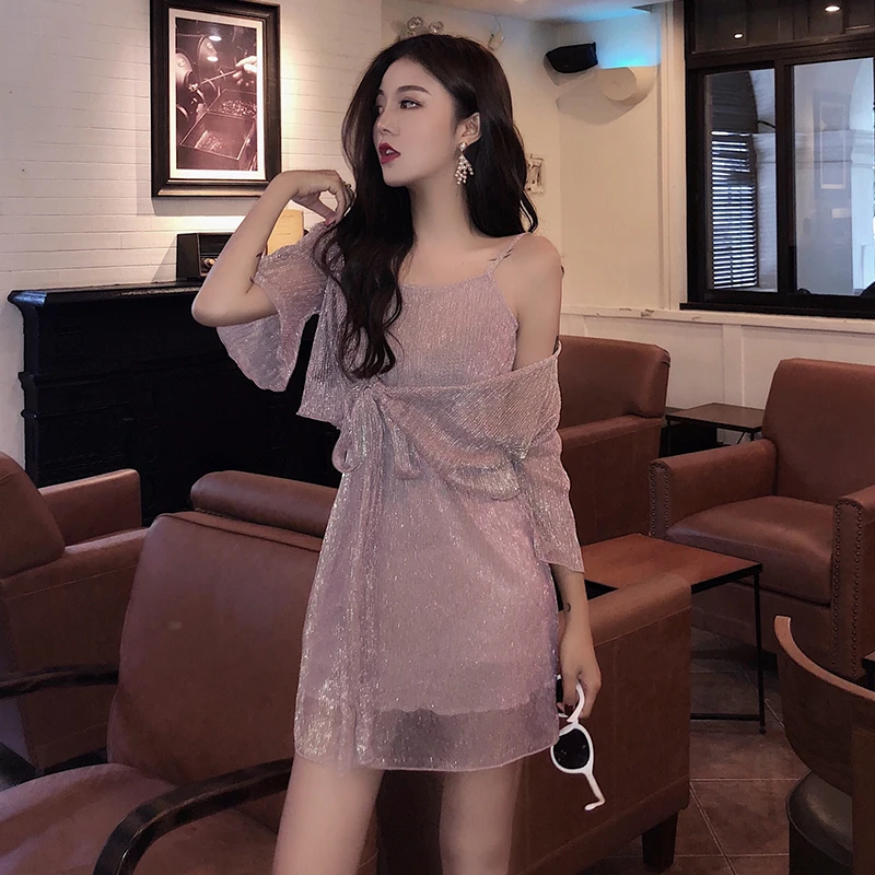England style 2018 autumn Korean fashion vintage new pleated bright silk v-neck strap dresses and shawl cardigan two-piece suit
England style 2018 autumn Korean fashion vintage new pleated bright silk v-neck strap dresses and shawl cardigan two-piece suit