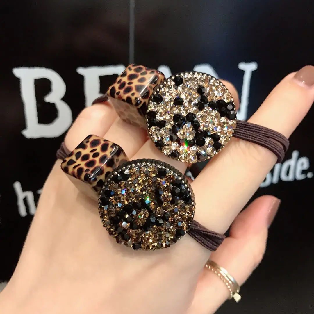 Hot Sale Fancy Crystal Rubber Band Leopard Print Charm Bead Disc Paved Crystals Hair Band For Women Korean Hair Rope For Girl
Hot Sale Fancy Crystal Rubber Band Leopard Print Charm Bead Disc Paved Crystals Hair Band For Women Korean Hair Rope For Girl