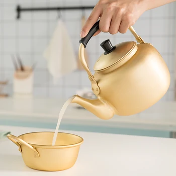 Rice wine pot South Korea traditional thickened yellow aluminum warm hot wine cooking wine special flagon water kettle teapot
Rice wine pot South Korea traditional thickened yellow aluminum warm hot wine cooking wine special flagon water kettle teapot