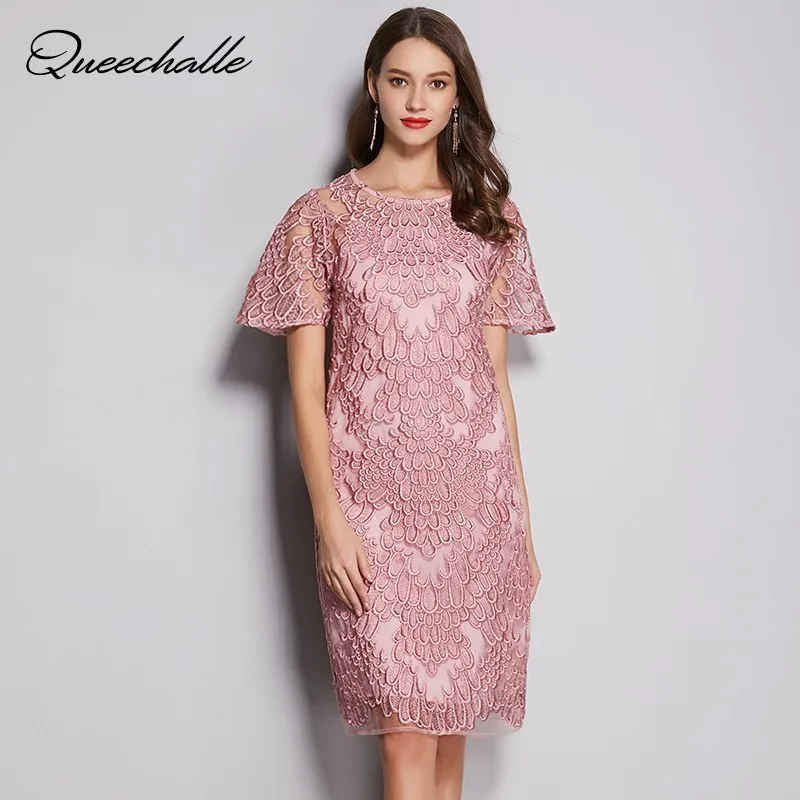 L - 5XL Plus Size Lace Dress Pink 2019 Summer Short Sleeve Hollow Out Vintage Embroidery Midi Dress Women Elegant Party Dresses
L - 5XL Plus Size Lace Dress Pink 2019 Summer Short Sleeve Hollow Out Vintage Embroidery Midi Dress Women Elegant Party Dresses