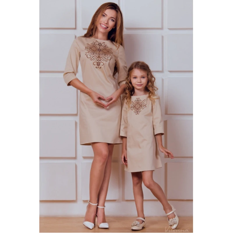 Mother daughter dresses mommy and me clothes women Kids Girl Lace Formal Party princess dress elegant family matching clothing
Mother daughter dresses mommy and me clothes women Kids Girl Lace Formal Party princess dress elegant family matching clothing