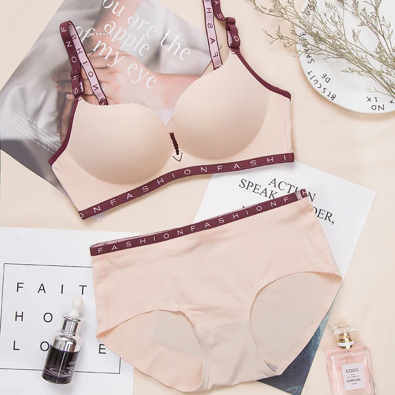 Seamless English Letter Wire Free Bra Set Comfortable Pushi Up Underwear Woman Suit
Seamless English Letter Wire Free Bra Set Comfortable Pushi Up Underwear Woman Suit