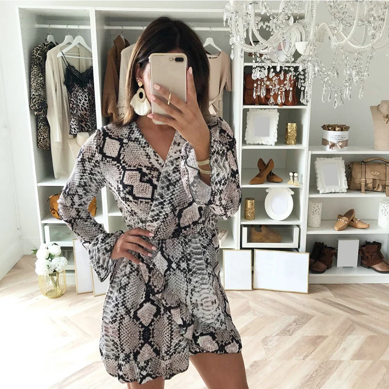 Sexy Fashion 2019 Snake Print Plunge Neck Wrap Dress Bohemian Beach Vacation Mini Dress Women Autumn Short Casual Elegant Dress
Sexy Fashion 2019 Snake Print Plunge Neck Wrap Dress Bohemian Beach Vacation Mini Dress Women Autumn Short Casual Elegant Dress