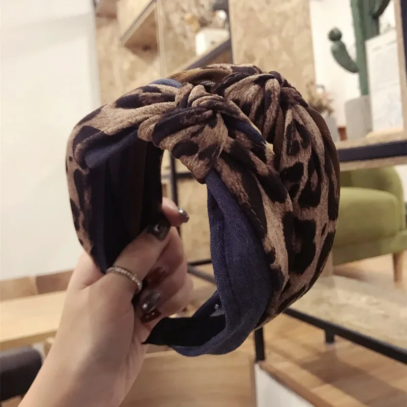Fashion Leopard Print Hair Accessories Hair Bands for Women Contrast Color Middle Knotted Headbands for Face Washing Hairband
Fashion Leopard Print Hair Accessories Hair Bands for Women Contrast Color Middle Knotted Headbands for Face Washing Hairband
