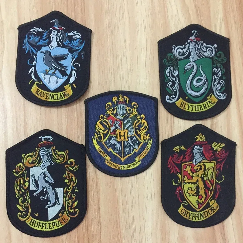 Hogwarts Harri Potter Ravenclaw/Gryffindor/Hufflepuff/Slytherin Cosplay Scarf Magic Robe Paste School Badge Armband Embroidered
Hogwarts Harri Potter Ravenclaw/Gryffindor/Hufflepuff/Slytherin Cosplay Scarf Magic Robe Paste School Badge Armband Embroidered