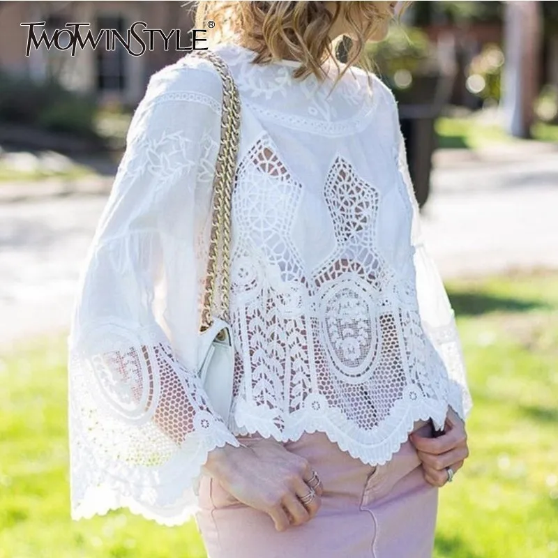 TWOTWINSTYLE Lace Shirts Blouse Female O Neck Flare Long Sleeve Hollow Out Women's Shirt Tops Sweet Style 2018 Autumn Fashion
TWOTWINSTYLE Lace Shirts Blouse Female O Neck Flare Long Sleeve Hollow Out Women's Shirt Tops Sweet Style 2018 Autumn Fashion