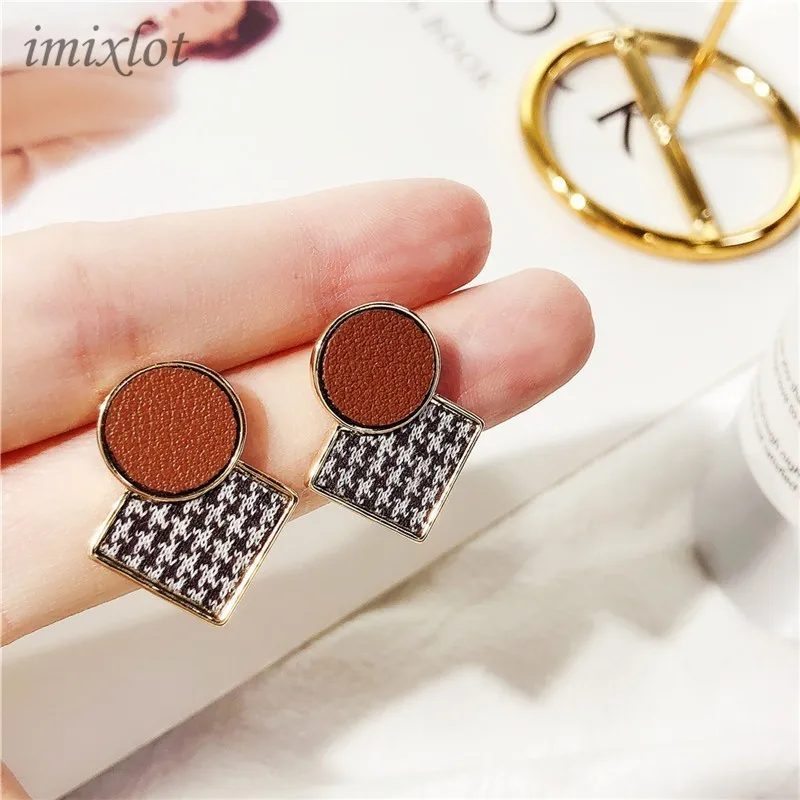 Korean PU Leather Round Houndstooth Square Geometric Fabric Plaid Stud Earrings for Women
Korean PU Leather Round Houndstooth Square Geometric Fabric Plaid Stud Earrings for Women