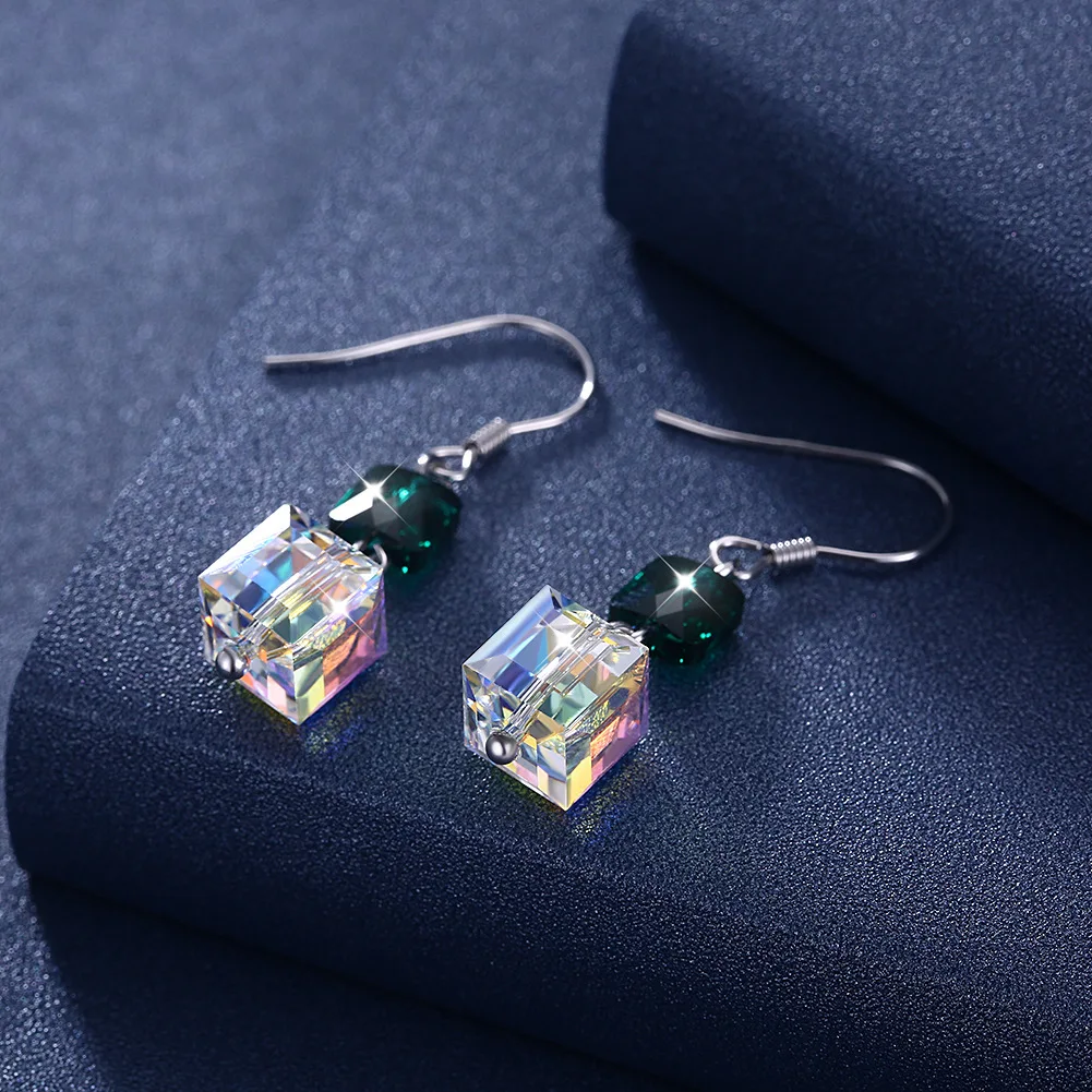 Top jewelry clear square pendant with green ball drop hook earrings crystal earrings, pure sterling silve long crystal earrings.
Top jewelry clear square pendant with green ball drop hook earrings crystal earrings, pure sterling silve long crystal earrings.