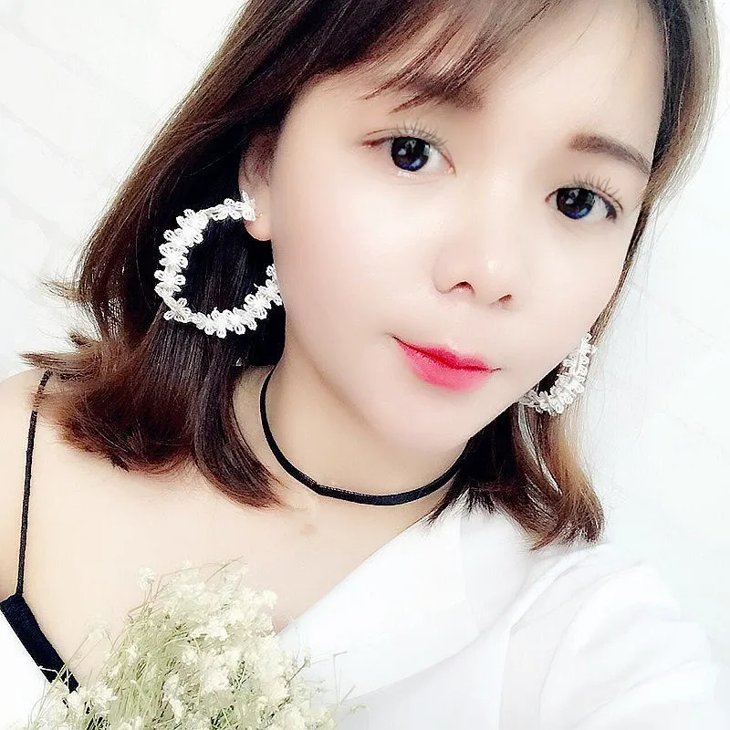 Women New Fashion White Flowers Hoop Earrings Big Small Circle Handmade Lace Dangle Earring Sweet Female Jewelry
Women New Fashion White Flowers Hoop Earrings Big Small Circle Handmade Lace Dangle Earring Sweet Female Jewelry