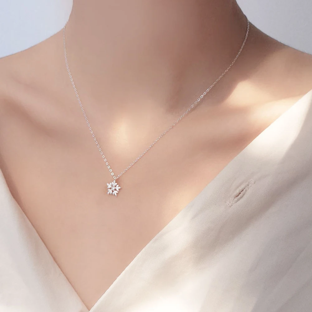 PIXNOR 1 PC Stylish Delicate Fashion Crystal Elegant S925 Sterling Cubic Zircon Snow Female pendant Necklace for Ladies Women
PIXNOR 1 PC Stylish Delicate Fashion Crystal Elegant S925 Sterling Cubic Zircon Snow Female pendant Necklace for Ladies Women
