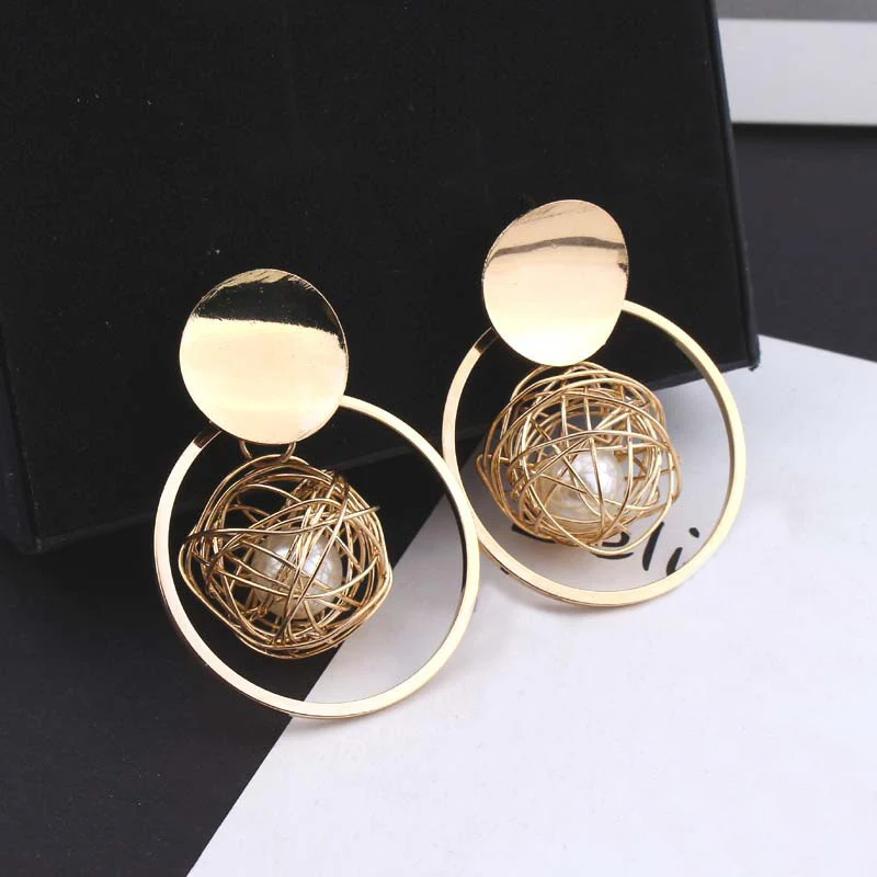 2019 New Hot 1Pair Pearl Ball Gloden Earring Geometric Round Dangle Modern Art Hollow Out Ball Drop Earrings
2019 New Hot 1Pair Pearl Ball Gloden Earring Geometric Round Dangle Modern Art Hollow Out Ball Drop Earrings