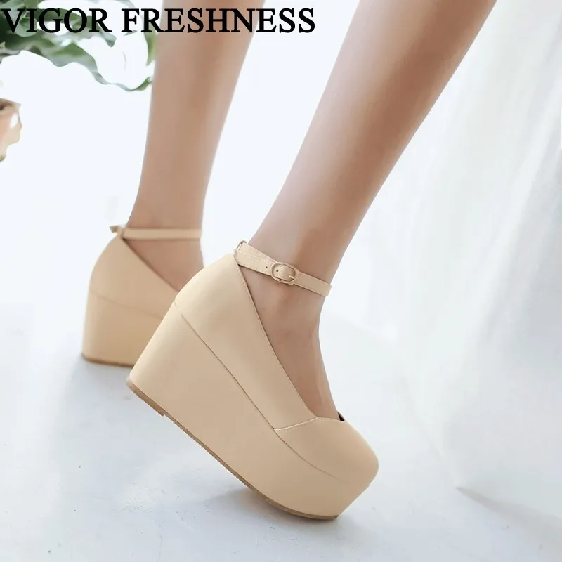 VIGOR FRESHNESS Platform Shoes Woman Pumps Wedge Heels Woman Autumn Shoes Spring Pumps Height Increasing Shoes Rivet MY107
VIGOR FRESHNESS Platform Shoes Woman Pumps Wedge Heels Woman Autumn Shoes Spring Pumps Height Increasing Shoes Rivet MY107