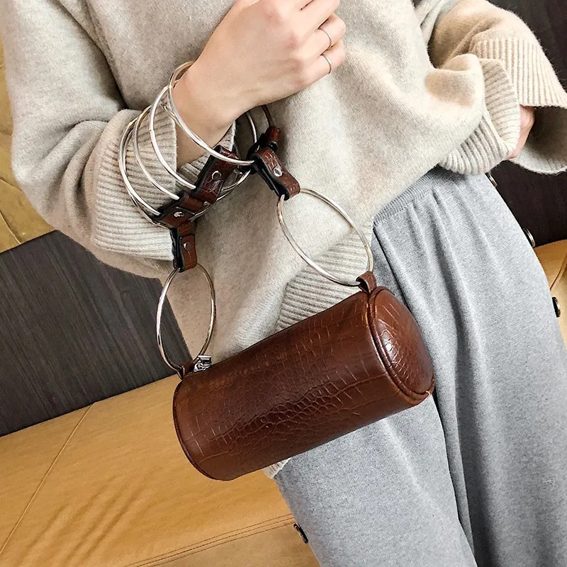 Retro Fashion Metal Ring Crossbody Bags For Women 2019 Designer Luxury Alligator Handbag Barrel-shaped Shoulder Messenger Bags
Retro Fashion Metal Ring Crossbody Bags For Women 2019 Designer Luxury Alligator Handbag Barrel-shaped Shoulder Messenger Bags