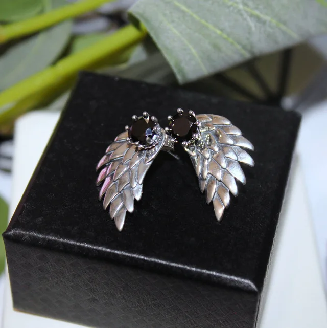 Korean Angel Wing Earrings For Women Ladies Fashion Wings Stud Earrings Inlaid AAA Cubic Zirconia Punk Party Jewelry Brincos
Korean Angel Wing Earrings For Women Ladies Fashion Wings Stud Earrings Inlaid AAA Cubic Zirconia Punk Party Jewelry Brincos