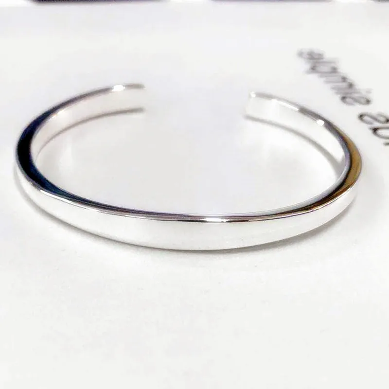 bracelet plane smooth solid bangle bracelets and contracted and pure and fresh temperament fine style bracelet gift
bracelet plane smooth solid bangle bracelets and contracted and pure and fresh temperament fine style bracelet gift