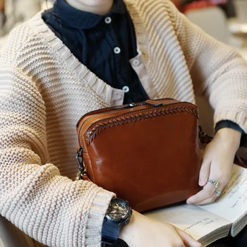 Retro Skin saddle Crossbody Flap head layer cowhide tannage female Handbag Single shoulder Handmade Leather small Messenger bag
Retro Skin saddle Crossbody Flap head layer cowhide tannage female Handbag Single shoulder Handmade Leather small Messenger bag
