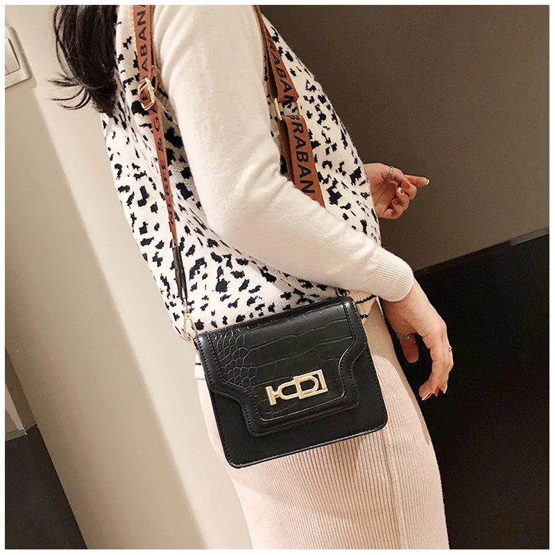 Small Cover Women Bags Soft Wide Strap Letter Printing Fashion Female Shoulder Crossbody Bags Handbags For Girl 2019 Leather Sac
Small Cover Women Bags Soft Wide Strap Letter Printing Fashion Female Shoulder Crossbody Bags Handbags For Girl 2019 Leather Sac